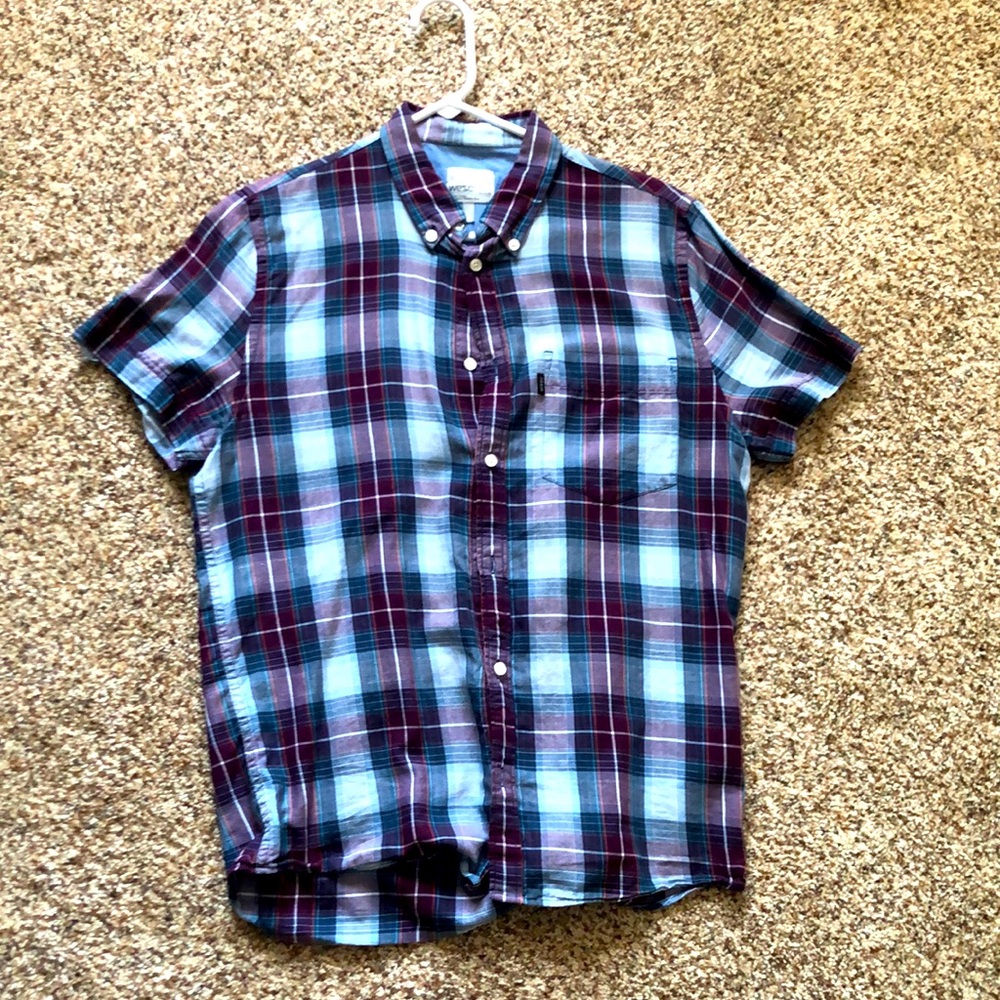 Men’s Size M WESC Button Down Short Sleeve Shirt